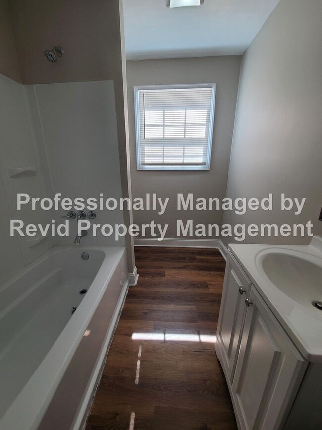 Building Photo - 1419 Depass Rd