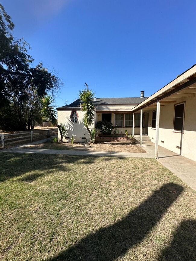 Building Photo - 2627 N Thorne Ave