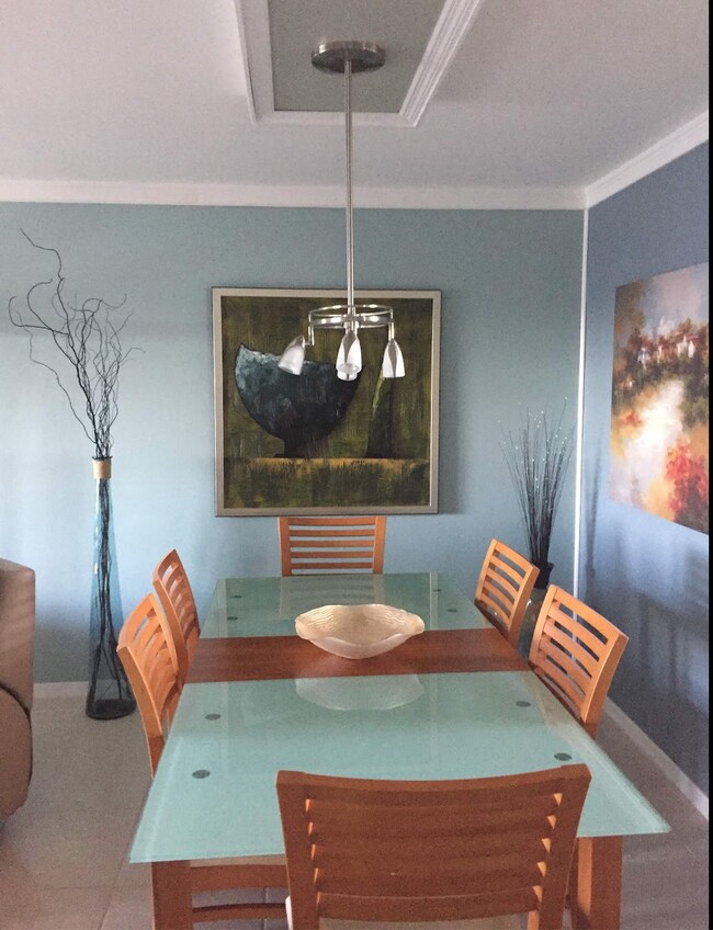 Building Photo - 2515 NE 1st Ct