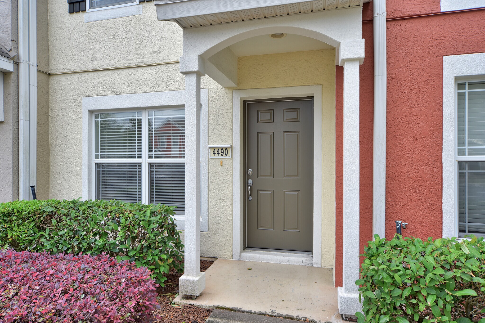Building Photo - 4490 SW 49th Ave