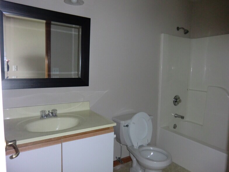 Building Photo - 211 Autumn Pine Dr