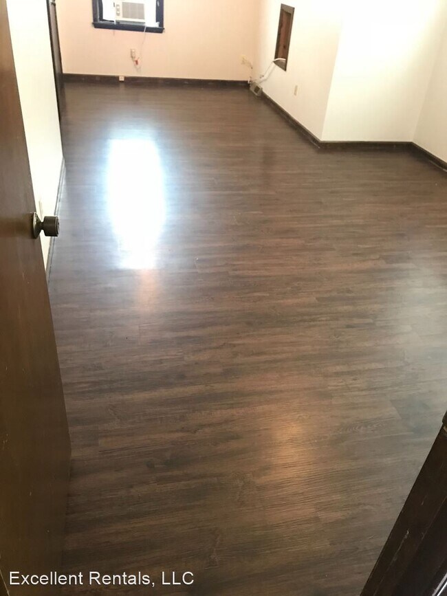 Building Photo - 4 br, 2 bath House - 503 NE Country Lane