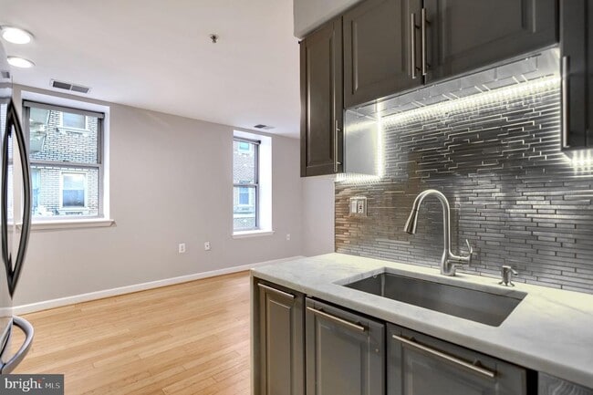 Building Photo - 1308 Clifton St NW
