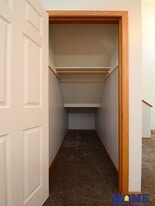 Building Photo - 1924 N Gate Rd