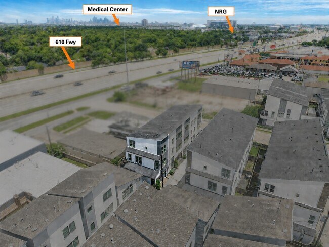 Building Photo - 9614 Riddlewood Ln