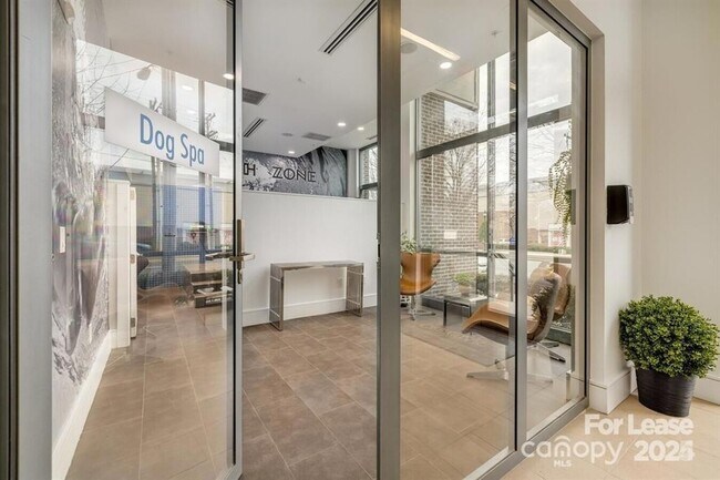 Building Photo - 205 S Kings Dr