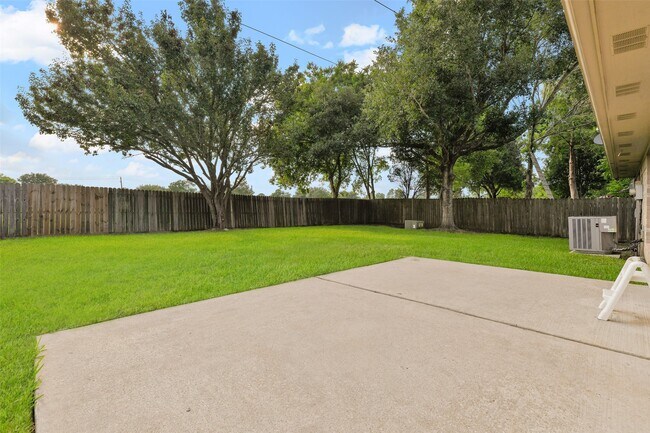 Building Photo - 16010 Cedar Gully Dr
