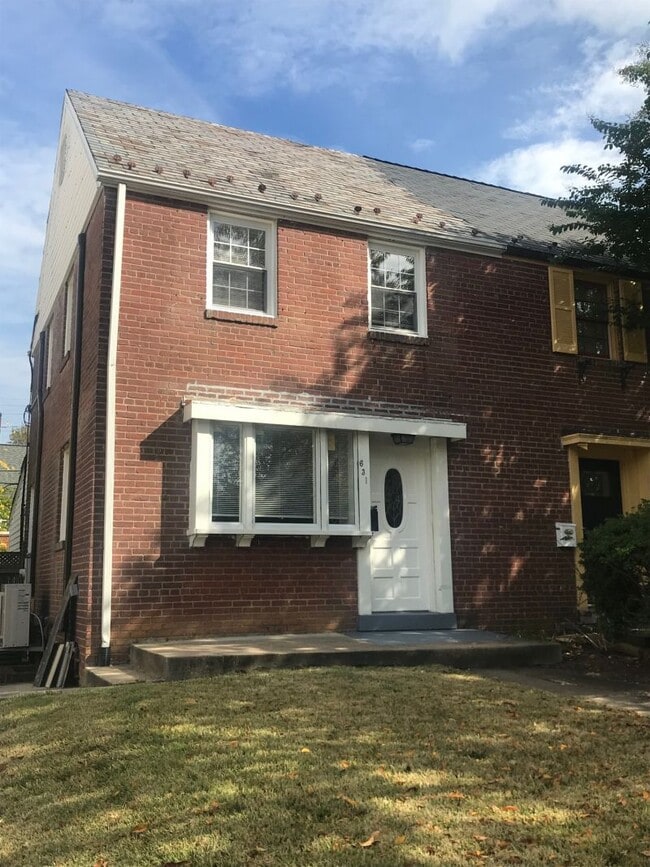 Building Photo - 631 N Nelson St