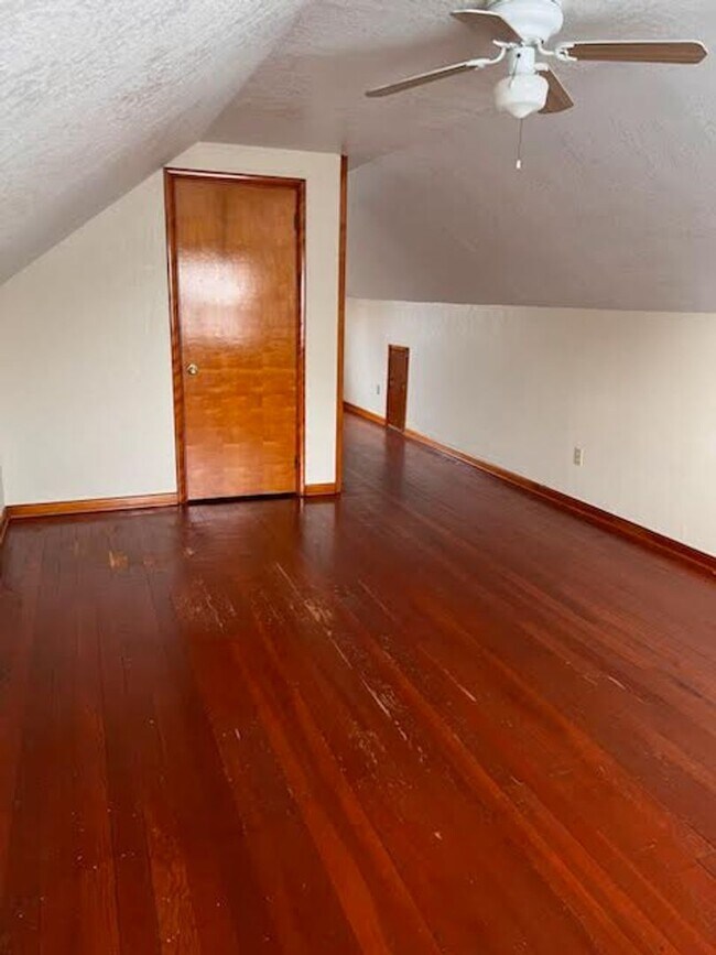 Building Photo - 864 Gary Ave SE