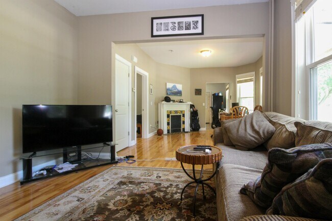 Building Photo - 3200 Aldrich Ave S