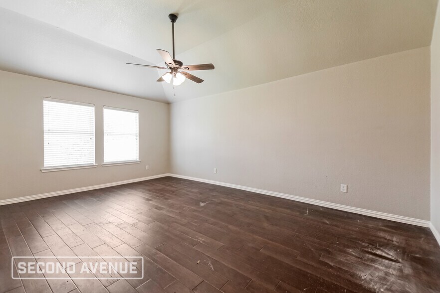 Building Photo - 2121 Juniper Dr