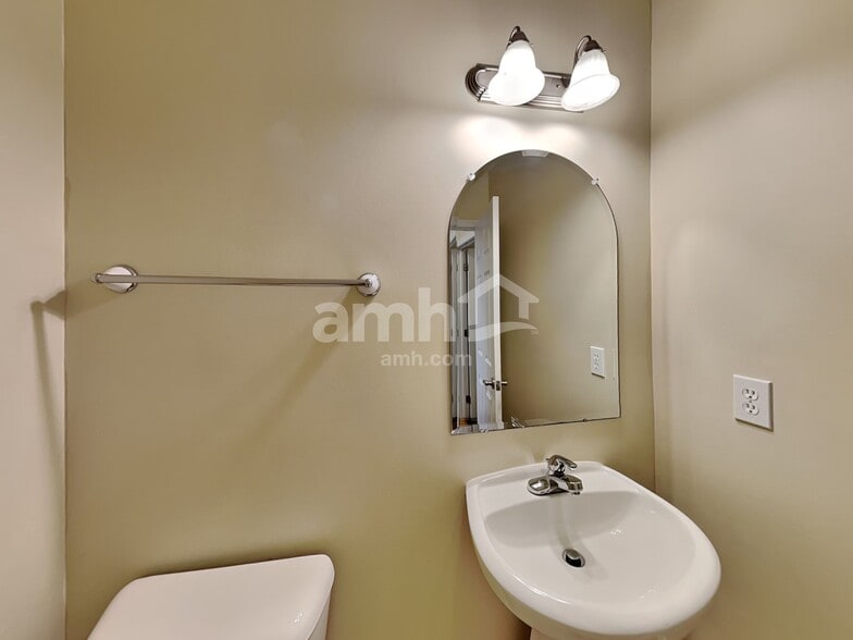 Building Photo - 10136 Corona Ln