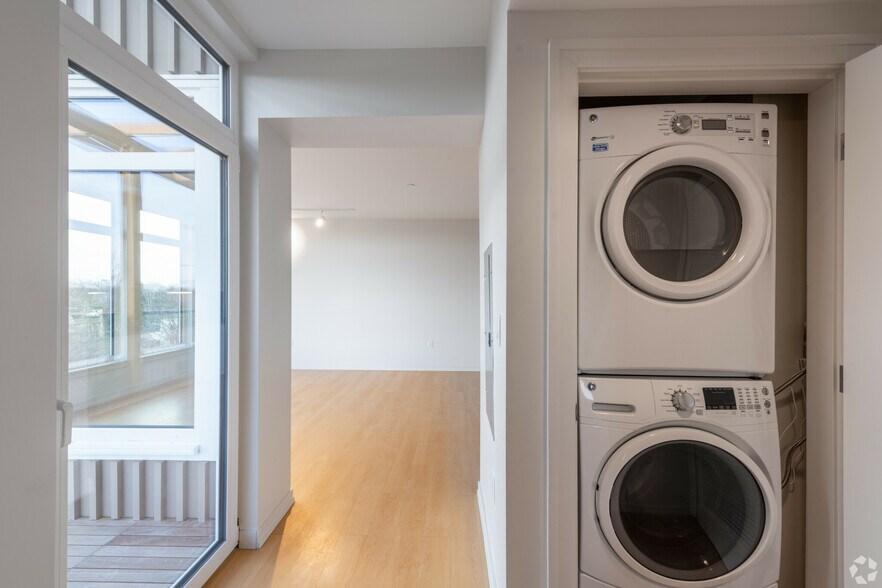 Building Photo - 77 New St