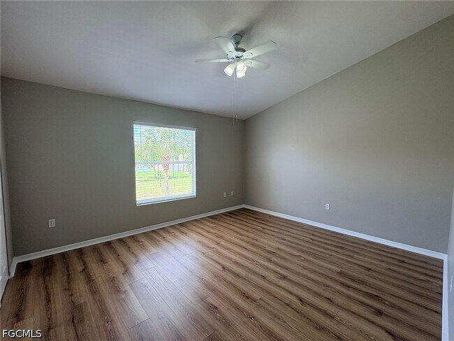 Building Photo - 3643 Pine Oak Cir