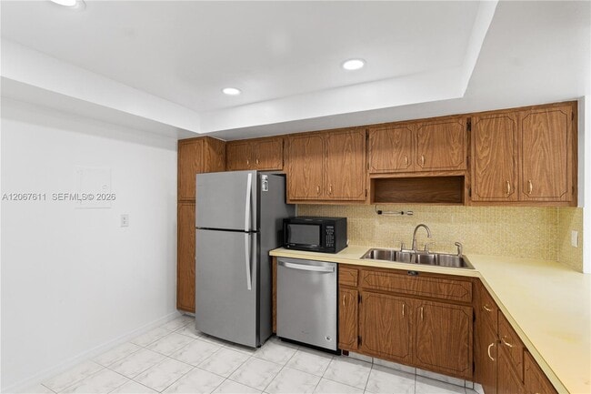 Building Photo - 1351 NE Miami Gardens Dr