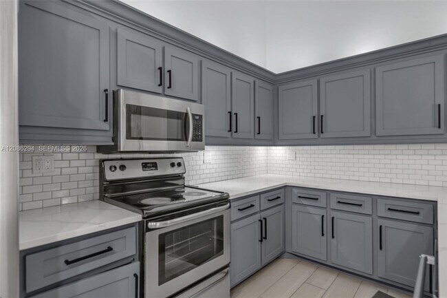 Building Photo - 1050 Summit Trail Cir