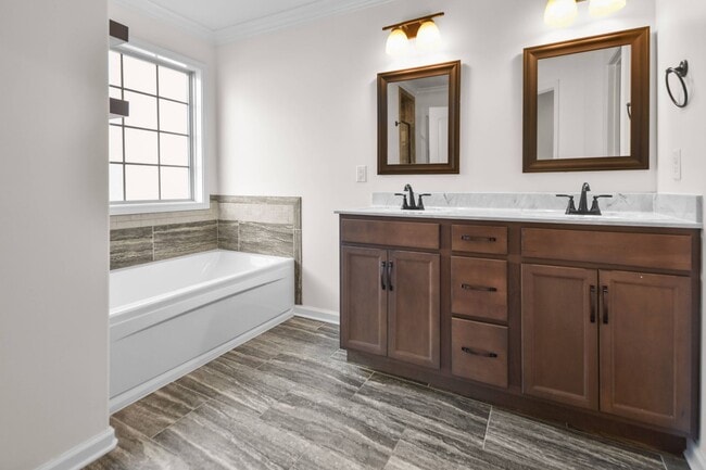 Building Photo - Pet Friendly Four Bedroom!