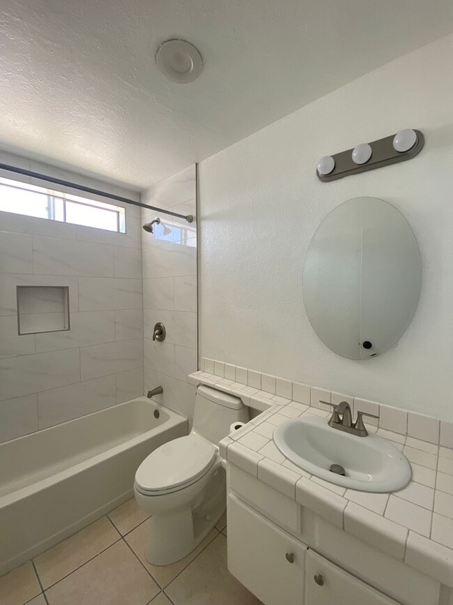 Building Photo - Harbor Village 2 bedroom Condo *MIS $500*