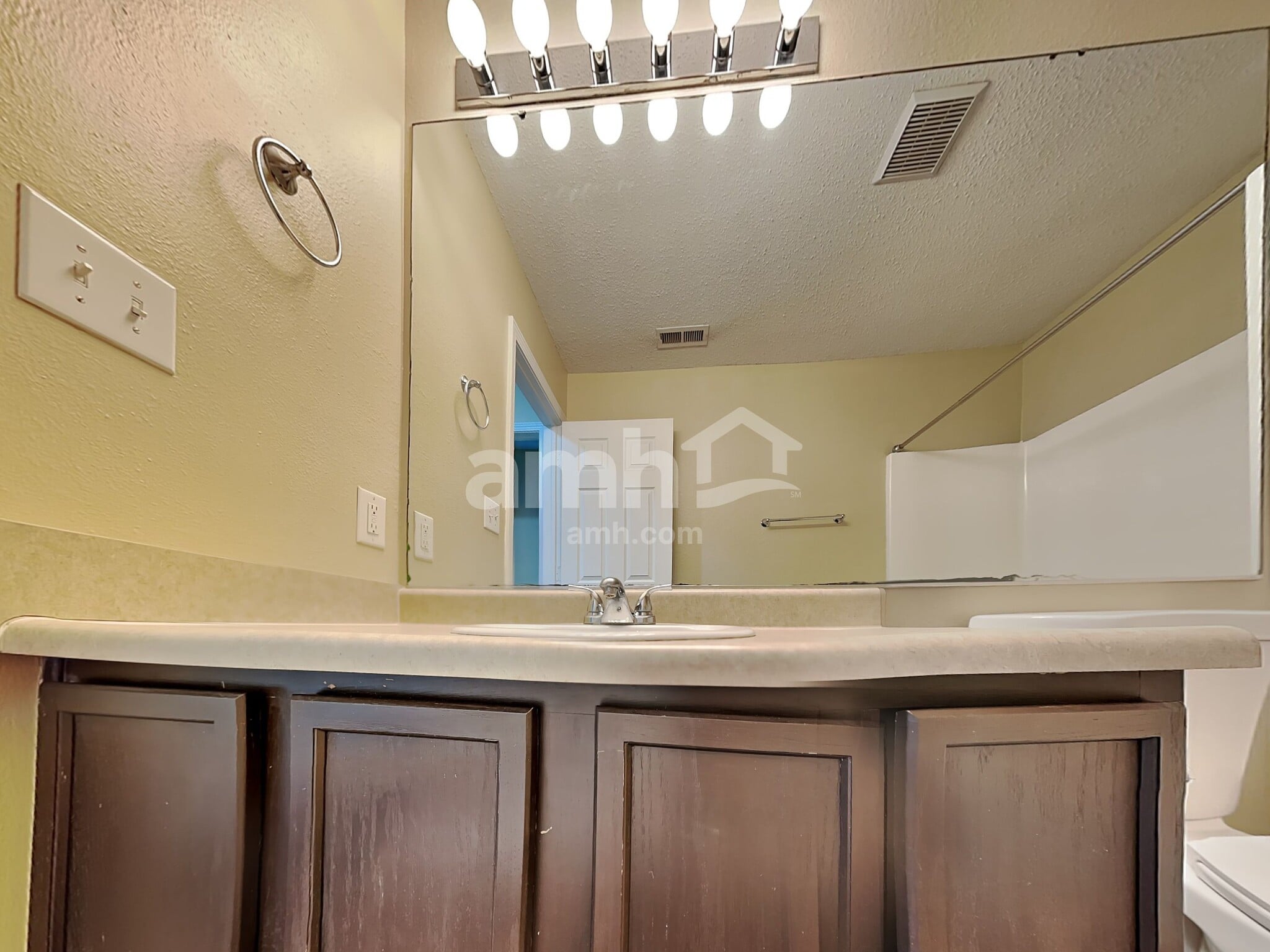 Building Photo - 5452 Wood Hollow Dr