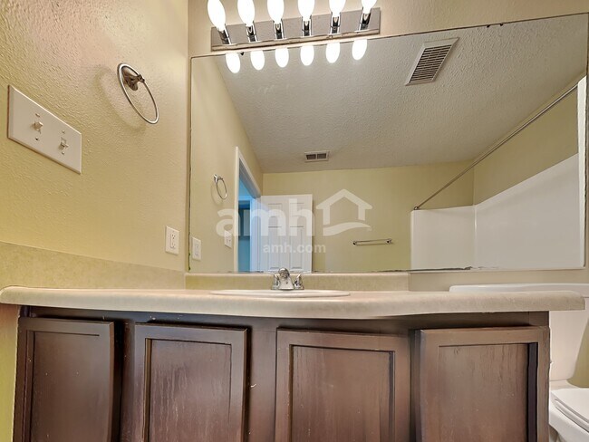 Building Photo - 5452 Wood Hollow Dr