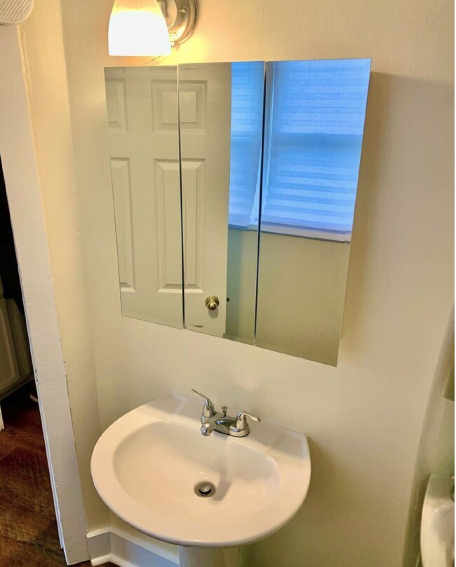 Building Photo - 1709 Cass St