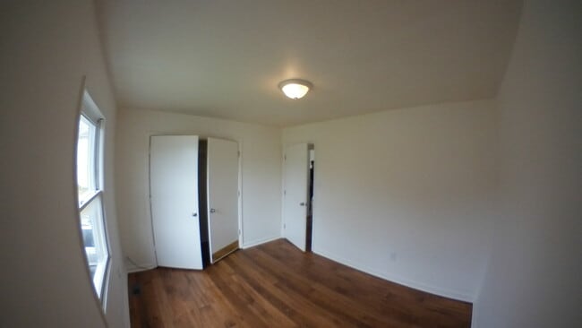 Building Photo - 217 Creekside Ct