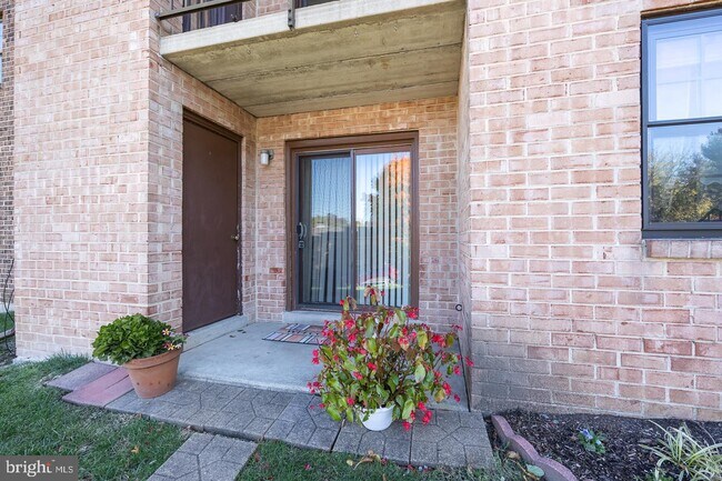 Building Photo - 1706 Valley Dr