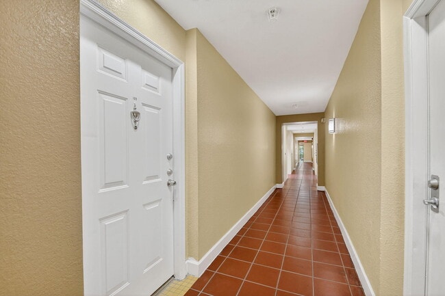 Building Photo - 780 S Sapodilla Ave