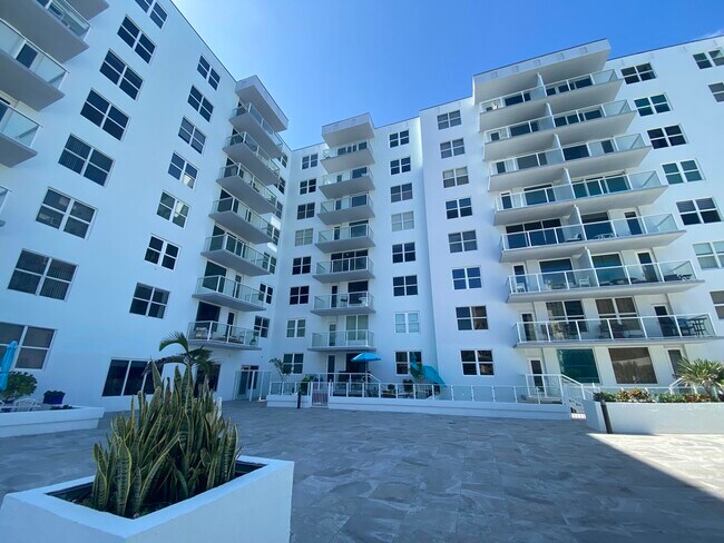 Building Photo - 3450 S Ocean Blvd