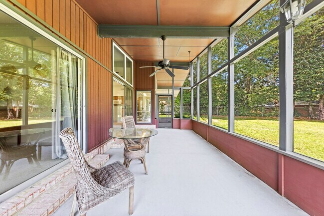 Building Photo - 3 Bedroom in the Heart of Niceville!