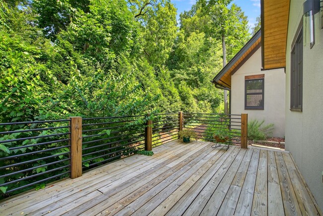 Building Photo - Stunning Luxury Home in the Village of Che...