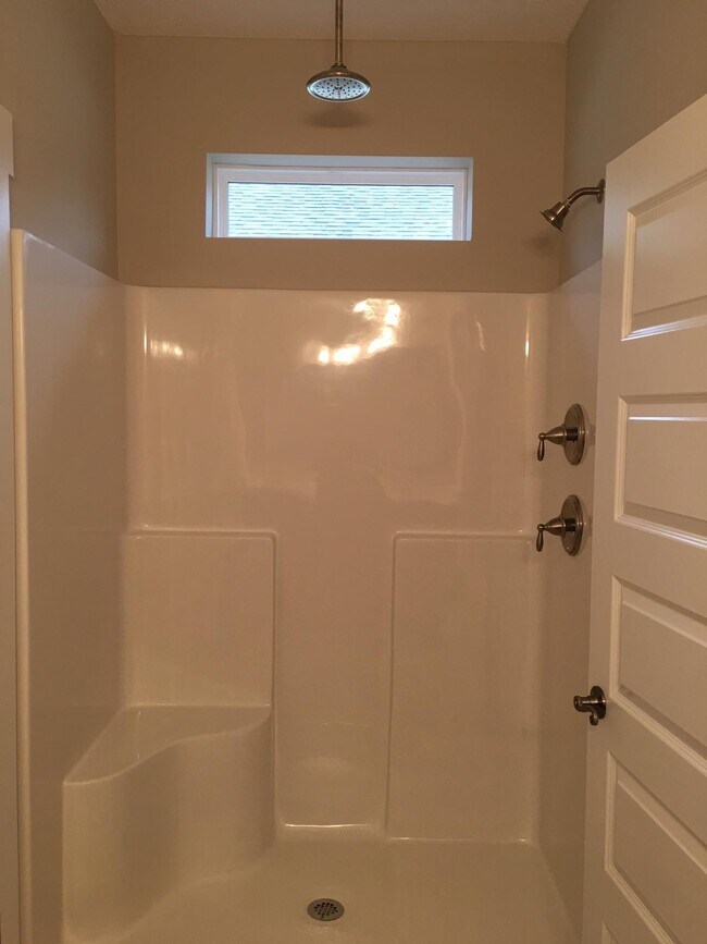 Building Photo - 161 Escanaba Ave