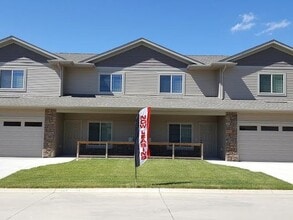 Building Photo - 35 Jaro Wy