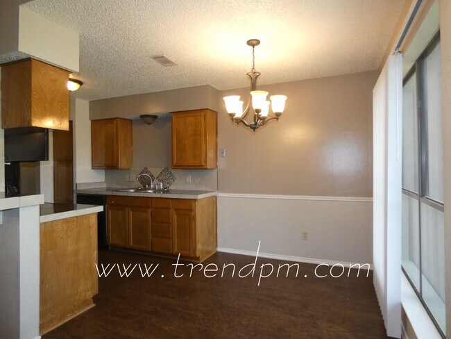 Building Photo - 404 Asbury Dr