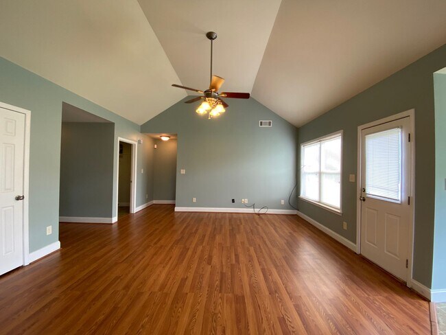 Building Photo - Home for Rent in Woodstock! View with 48 H...