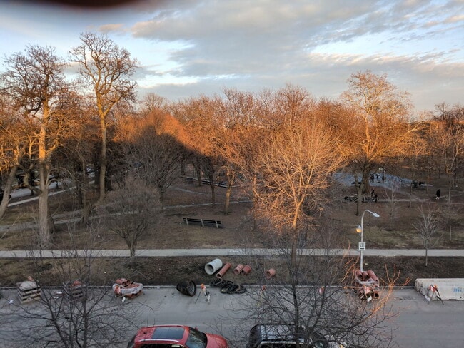 Building Photo - 420 N Pine Ave