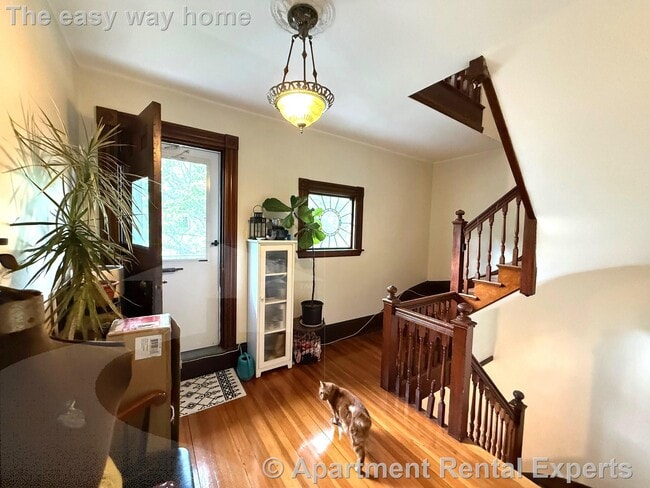 Building Photo - 13 Standish St