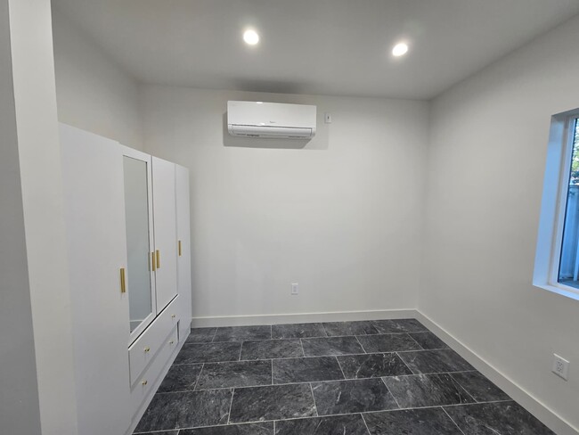 Building Photo - 18557 W Victory Blvd