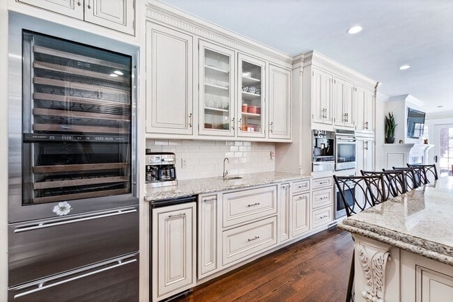 Building Photo - 115 Aspen Ave