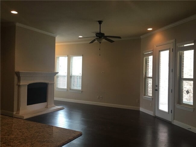 Building Photo - 8633 Ludlow Dr
