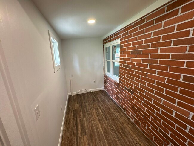 Building Photo - 704 Covington Ave