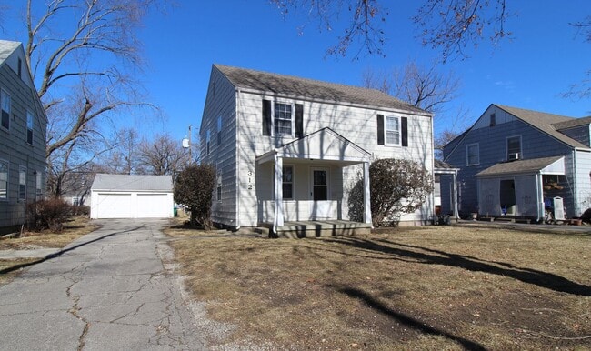 Primary Photo - 2 Bedroom Duplex in North Kansas City