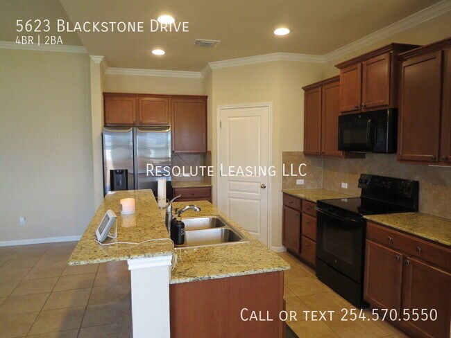 Building Photo - 5623 Blackstone Dr