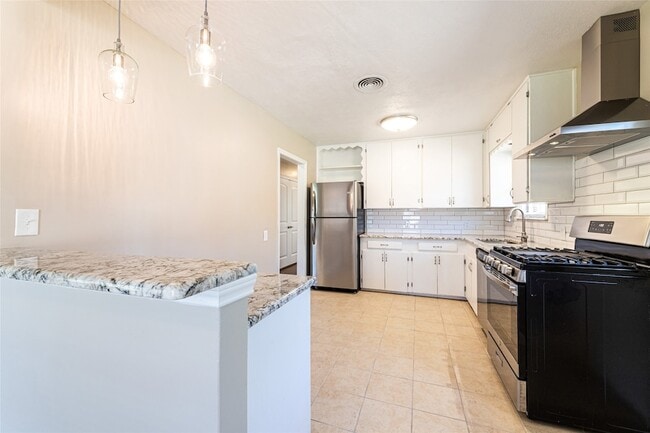 Building Photo - 1761 Mariposa Dr