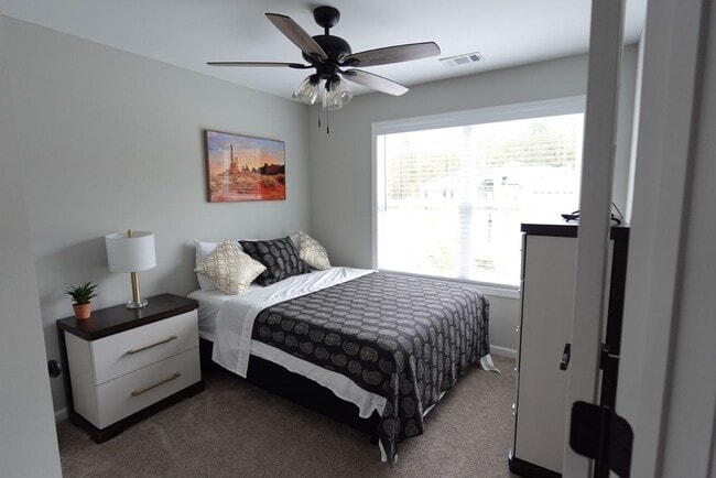 Building Photo - 210 Brittany Pointe Ln