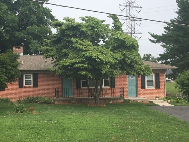 Building Photo - Single Family 3 BR, 2 Bath Rental House in...