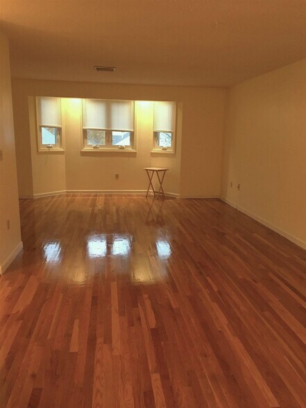 Building Photo - 620 Boston Ave