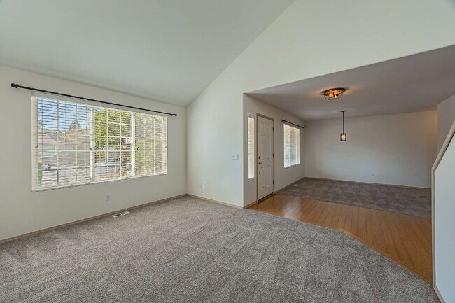 Building Photo - **NO SHOWINGS AT THIS TIME. WE HAVE A PEND...