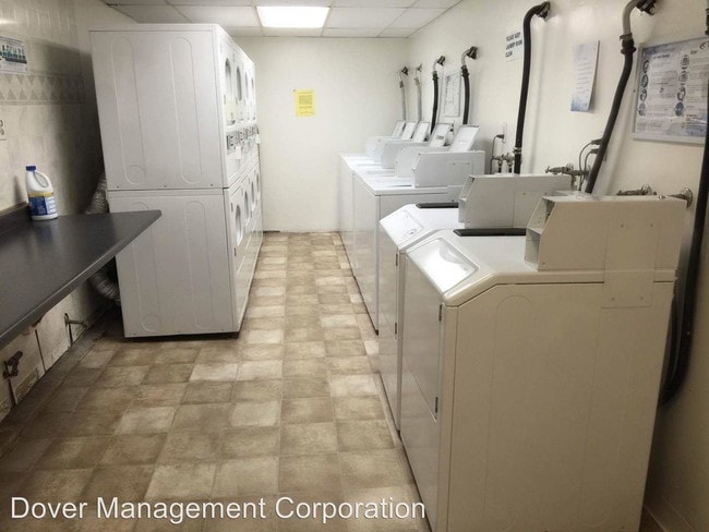 Building Photo - 2700 Ellendale Pl