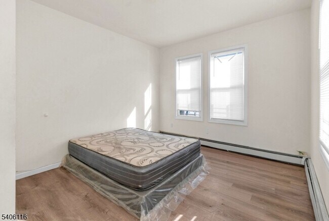 Building Photo - 3 May St